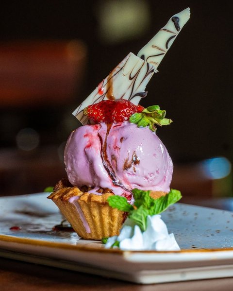 A sweet ending to every great meal.

Treat yourself to dessert at Hickory.