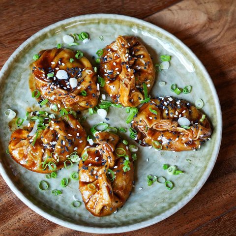 🥟Some dumplings are meant to be admired.

These are meant to disappear. 🔥
#JustOneMore#foodie#Japanesecuisine