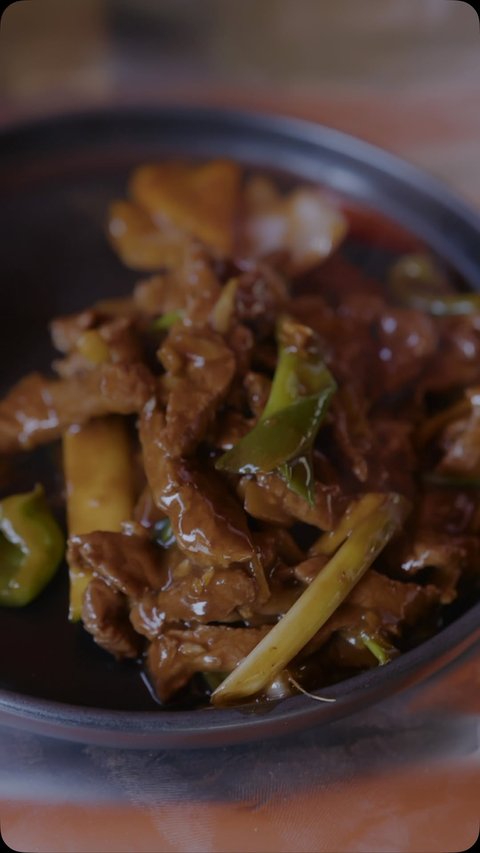 Make this week one to remember with the rich flavors of Tamarai. From authentic Thai favorites to expertly crafted signature dishes, every meal is prepared to delight your taste buds in an elegant and relaxing ambiance.

Join us for lunch or dinner and experience exceptional dining all week long.

📍 Plot 14, Lower Kololo Terrace
📞 0750 422389
🌐 Order online: https://menu.tamaraithai.com
#fyp #happyhour #restaurant #brunch #moment