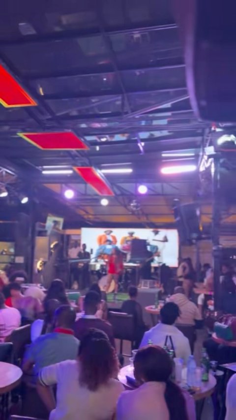 Who said Monday nights have to be boring. 😎

We are always  here with  @facileband band giving you the best live music experience.