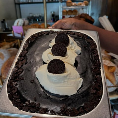 Our brand new amazing Oreo flavor Icecream !! Come give it a try you’ll love it 🧡💛