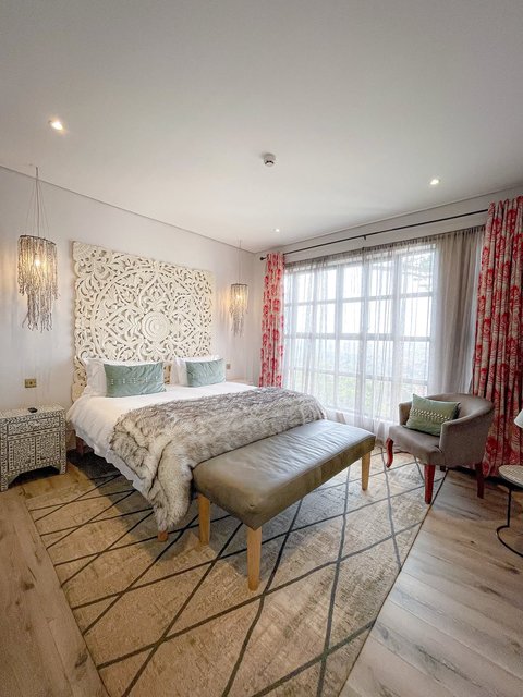 A slower start for the week, right on top of the Makindye Hill ✨

Book your stay here: https://direct-book.com/properties/latitudezerodegreesltddirect