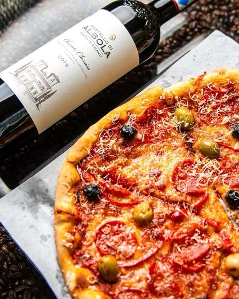 📸: ‘𝙉𝙤𝙬 𝘼𝙫𝙖𝙞𝙡𝙖𝙗𝙡𝙚: 𝙋𝙞𝙯𝙯𝙖 𝘿𝙞𝙖𝙫𝙤𝙡𝙖’.. 💥🍕🌿🍇💦

-

📍| @theterracecocktailbarug 🇺🇬

• 𝐒𝐮𝐧 - 𝐓𝐡𝐮𝐫𝐬: 11𝘢𝘮 - 𝐌𝐢𝐝𝐧𝐢𝐠𝐡𝐭 ⏰
• 𝐅𝐫𝐢 & 𝐒𝐚𝐭: 11𝘢𝘮 - 𝟐𝐚𝐦 ‼️

-

𝐓𝐚𝐛𝐥𝐞 𝐒𝐞𝐫𝐯𝐢𝐜𝐞 & 𝐑𝐞𝐬𝐞𝐫𝐯𝐚𝐭𝐢𝐨𝐧𝐬: + [256] 774 687 278 📲
.
.
Google Maps Location: https://bit.ly/3l2RNJH 🎯 
Alcohol, Not For Sale To Minors. Enjoy Responsibly.