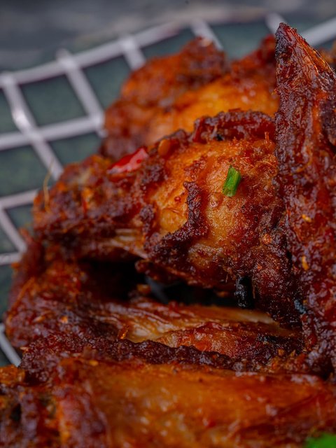 Some cravings just can’t wait!🤤 Crispy on the outside,juicy on the inside and seasoned to perfection. Tap in chicken lovers 🍗❤️

#accraeats #chickenlover #crispywings #dstrkt24 #trending