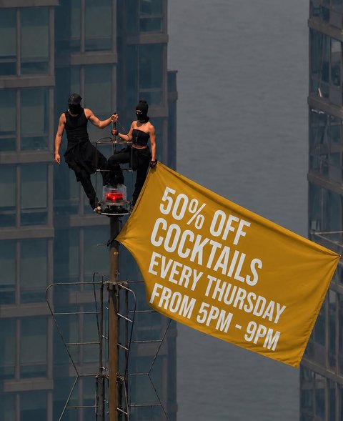 A cocktail in hand makes your Thursday better 🫡

Our 50% discount is on until 9pm tonight. 

See you. #MezoNoir #MezoThursdays