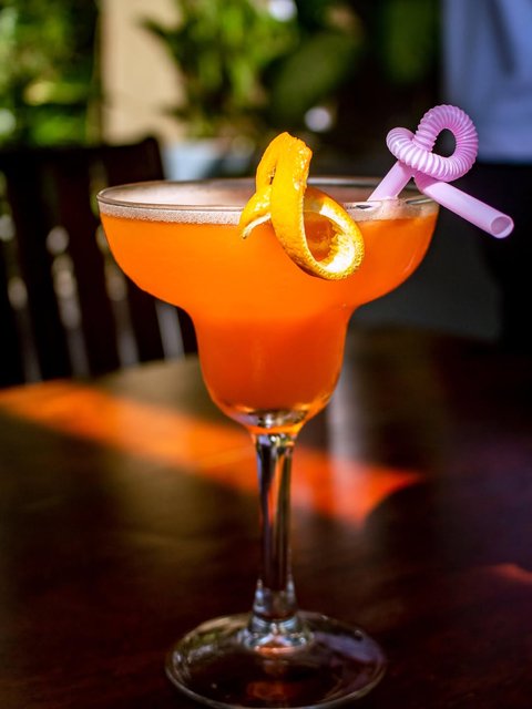 Cheers to making it through the week. 🍸 
#TGIF