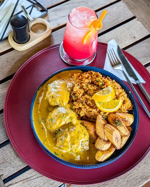 West Africa on a plate. Peanut chicken, jollof rice, all flavor.

📍 Plot 6, Kanjokya Street 
📍 City Centre, Opposite Uganda House
☎️ 0709 744 804 / 0780 542 055