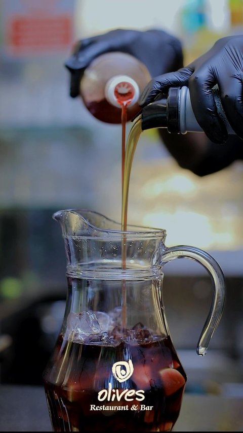 Why order one when you can pour for the whole table? 🍹

Your next catch-up starts with a pitcher at Olives.

#oliveskampala #naguru #goodvibes #olivespitcher