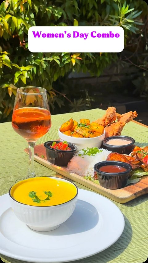 Women’s Day celebration at Mucyo Restaurant 
with a 3 course meal for as low as 55,000ugx including;
Starter
Soup and bread
Main course
Beef skewers
Vegetable Rice
Potato wedges
Chicken wings
Crunchy chicken
Dipping sauces
Salad
Dessert
Ice cream
And a glass of mocktail/Wine