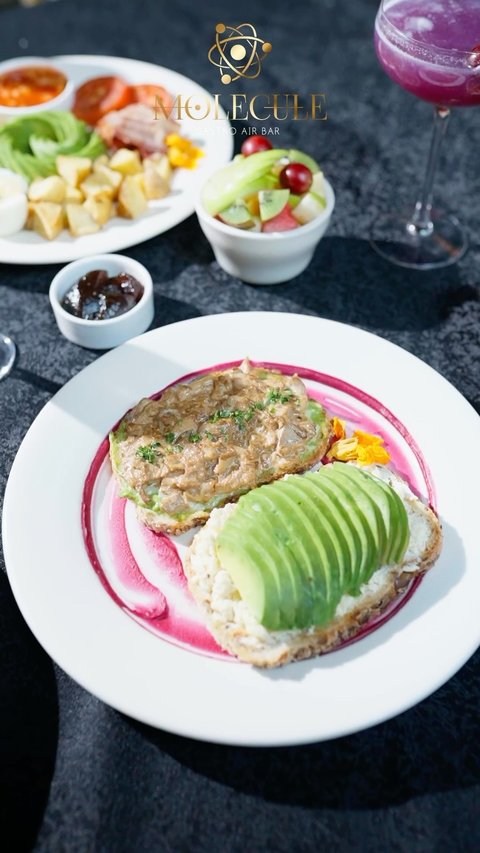 This is your sign to book a table for breakfast, at molecule restaurant. 🍳☕️🥞

For reservations
📞☎️0743444666 0743444999
.
.
.
#breakfast #molecule #foodie #kampala #kololo