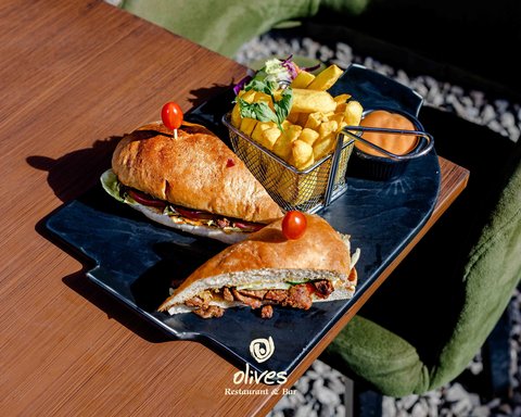 Weekends have their own appetite. 🍔

Slow down, take a bigger bite, and let the conversations last a little longer.

#oliveskampala #naguru #weekendvibes