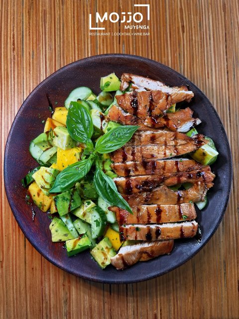 ZANZI SALAD 🥗 at only 34k

Grilled chicken salad with mango, cucumber avocado and a mustard dressing.
#resturantsnearme #mojjokla #muyenga #restuarantsinkampala #foodinuganda
