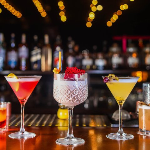Tomorrow’s a “PUBLIC HOLIDAY” so let’s double up on the fun 🤩 

🍸Get TWO cocktails for the price of ONE at @ninety9rooftopbar – only available on public holidays & their eves🌟

📞 Book your spot now: +256 312 554 555 | banqueting@phkmarriottskyz.com