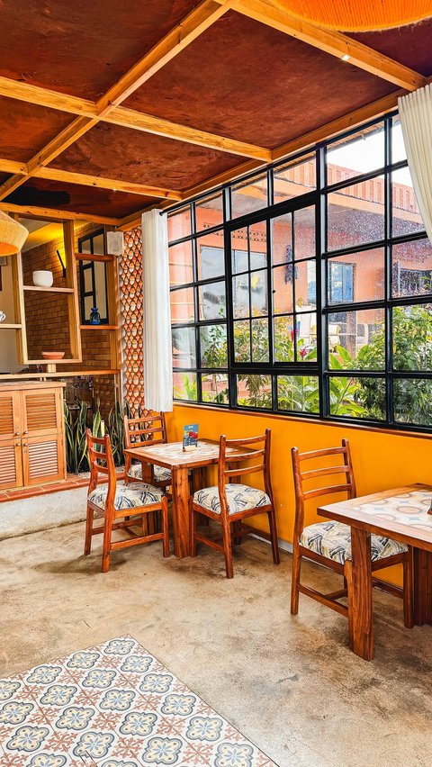 Drinks that soothe the soul, moments that linger. Cheers to good times at The Bench. 🥂 

Join us today at The Bench Restaurant
📍Gabba Road - after Shell 📍Bunga Contact us via +256 702 055 225