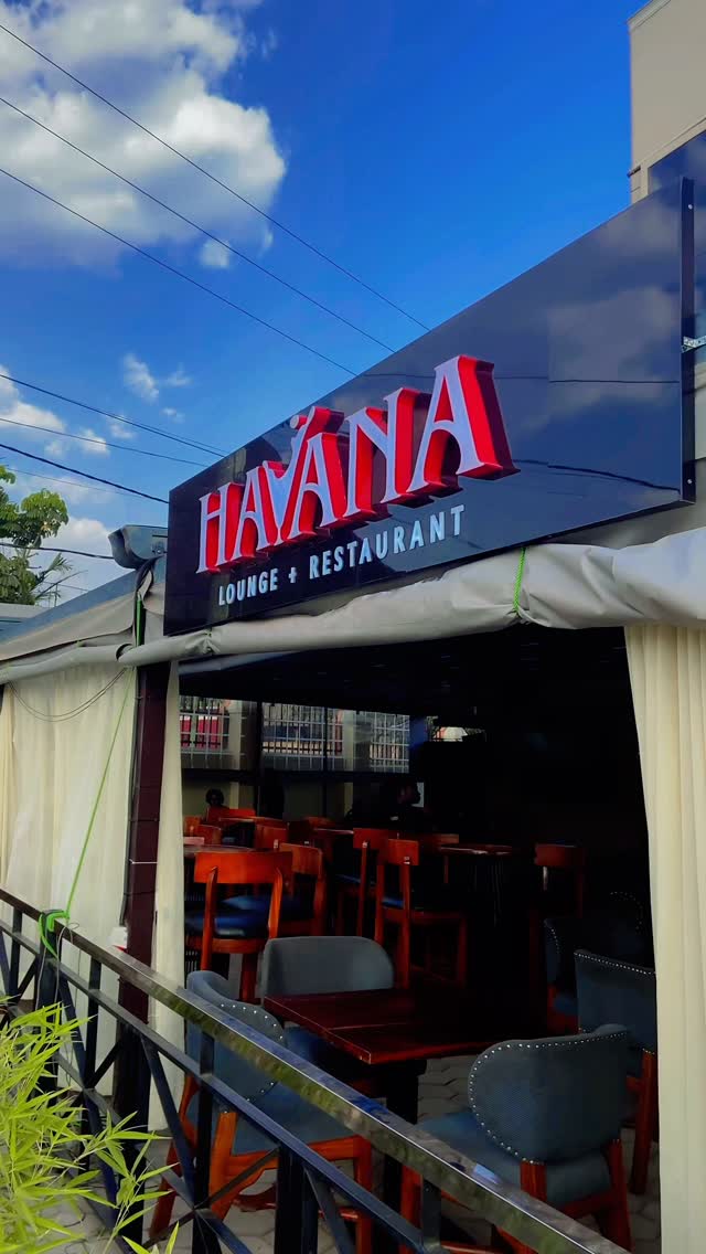 Kyanja's All-in-one Spot for Premium nightlife , Dine-in & Chill.....
The Vibe comes Alive every week with
🎸Tuesday Band Nights ft. @ivuga_band 
🍕 Pizza Thursday Double
🍻 Friday Rush offer on all Beers
🥁 Cubana 🌴Saturdays ft. @thee_unnamed 
.
.
#havanalounge #kyanja #restaurant #lounge #viral #foryou