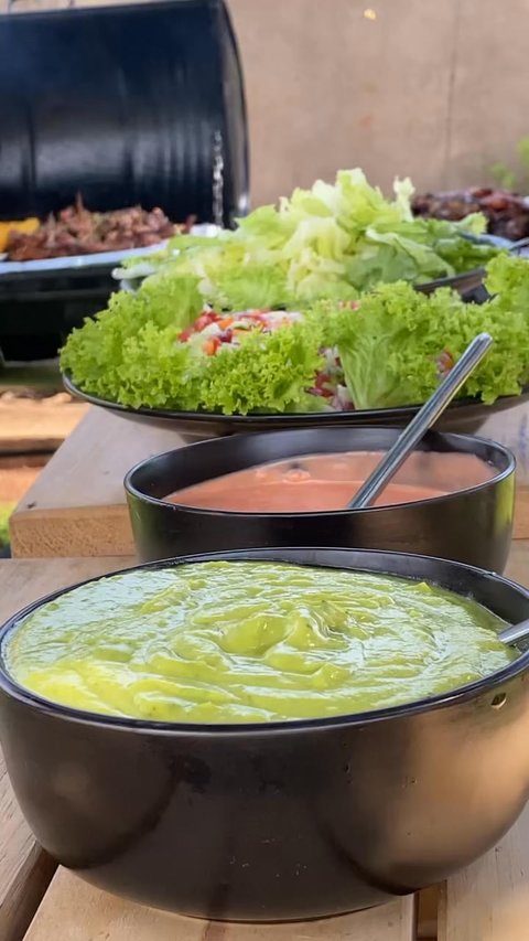 Turn up the fun in your backyard with Freire and family! Enjoy a sizzling BBQ buffet that's sure to grill your heart! Book now for a tasty, unforgettable day!#la’parfaitbbq