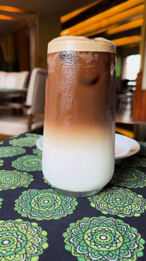 Cold coffee. Smooth vibes. Endless moments ☕✨
Treat yourself to the rich, refreshing taste of our Iced Latte at La Cabana.
Contact +256 702 711 152 for reservations
https://spekeapartments.com/wampewo/dining/
#restaurantandbar #restaurant #bar #food #cocktails #foodie #lacabanaug #lacabana#IcedLatte #CoffeeTime