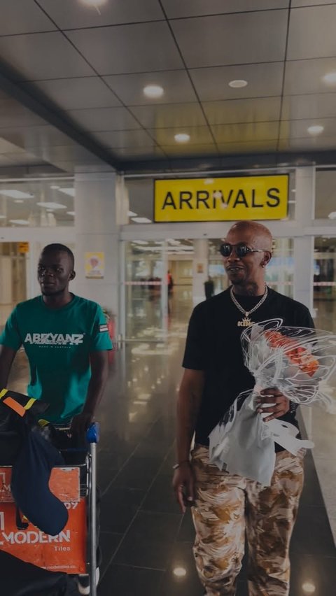 From SA to UG! 🇿🇦➡️🇺🇬
@deejay_buckz has landed and Kampala is about to feel the heat tomorrow @euphoria.ug (former LaTerraza) 🔥

Free Entry | Reservations: 0791413160

#kampalanights #abryanzevents #euphoria