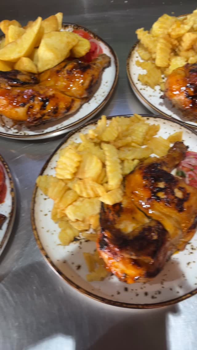 🍗 This is your sign to eat GOOD today 😋 

Our half grilled chicken + BBQ glaze = pure happiness 🔥 
Charcoal grilled. Juicy inside. Sticky outside. 

📍 Frango – Arena Mall Nsambya 
Don’t just scroll… come taste it 👀 

#eatoutug #kampalaeats #frangouganda #chickenloversug #frangoarena