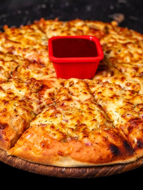 Cheese that stretches. Flavor that satisfies.

Sink your teeth into our perfectly baked, irresistibly cheesy pizza made with fresh ingredients and loaded with flavor in every slice.

📍 Visit Isabella Lounge today and treat yourself to the pizza you’ve been craving!