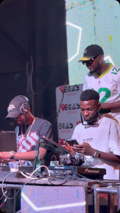 Eno ku Vegas Saturday party Kyakutte Dda 🥳🥳 #deejaylx 🥳🥳🔥 #SatisfiedSaturdayParty