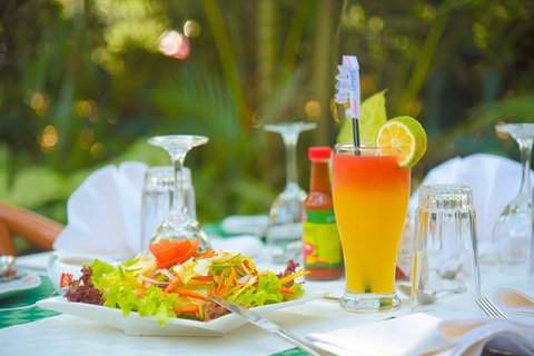 Create unforgettable moments at Rock Garden Café with delicious meals, refreshing drinks, and a welcoming atmosphere that’s perfect for gathering with family and friends.

https://www.spekehotel.com
Contact Us: +256 752 711 710 / +256 752 711 709
#RockGardenCafe #SpekeHotel