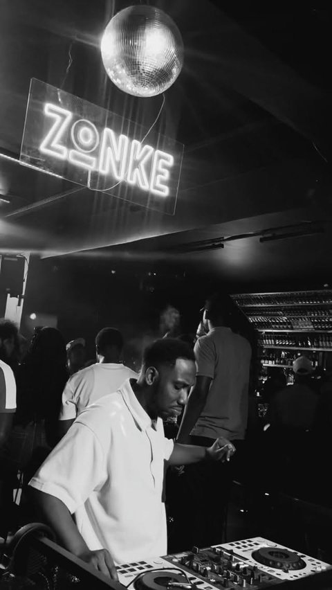 Zonke to the world

#lunakampala #kampalanights #kampala
