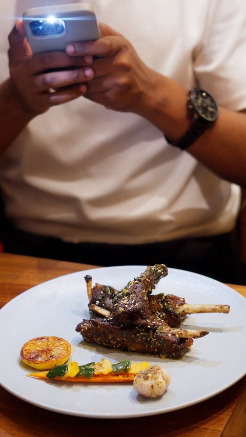 Hands off! 😂✋

The camera eats first.

🥢Because new favourites deserve their moment before they disappear. ✨

#Japanesecuisine #NewOnTheMenu #FoodieUG #SushiTime#foodie