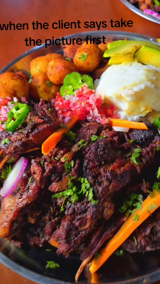 We available to serve this Eid. For reservations👇🏾
Dial 0750708516 (also on whatsapp) | 0770379293.
#eidmubarak#lusaniya#exploreuganda
#kampalarestaurants#swahilifood