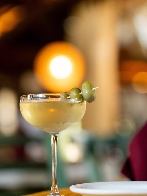 As the city slows down, the evening comes alive here.🍸 
Sip slowly on a classic Dirty Martini, dine beautifully, and stay for the atmosphere.

Call/Text +256 700 805000 for reservations.
📍 Plot 4A Mabua Road, Kampala.
Happy fine dining 🥂

#finediningexperience #cocktails #mixologist #cantinedivinoug