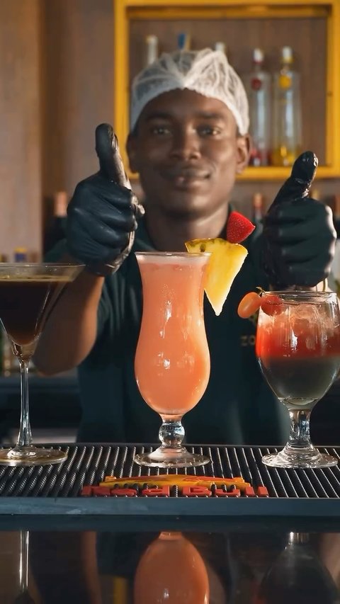 We are keeping your options open... especially the cocktail list. 🍸😅

#food #Zorba #kololo #fyp