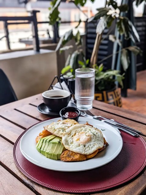 Breakfast deal with a coffee or tea @25k.

📍 Plot 6, Kanjokya Street 
📍 City Centre, Opposite Uganda House 
☎️ 0709 744 804 / 0780 542 055