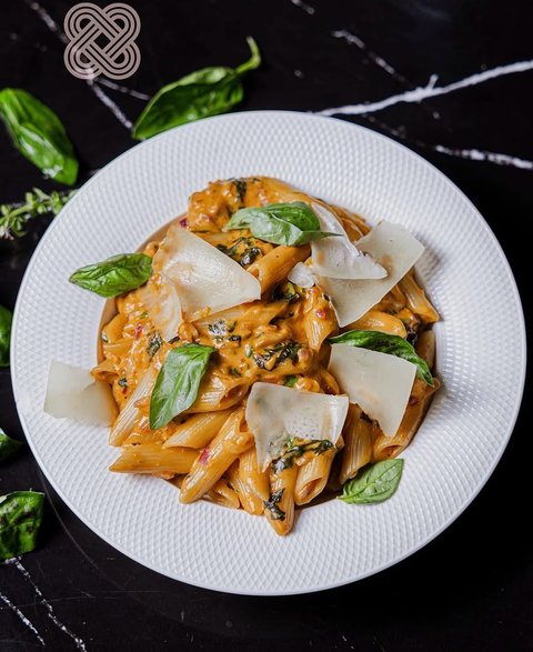 Good food, good mood 🍝😌
This pasta at Noni Vie is exactly what comfort tastes like.
#pasta #kampala #lunch #foodie