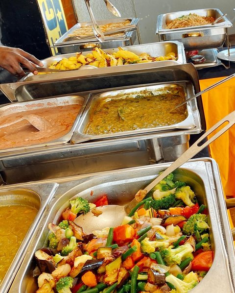 Indulge in a delightful lunch experience with our all-you-can-eat selection. From light bites to hearty feasts, we have your cravings covered. Visit us for dine-in or call 0709702885 for a mouthwatering delivery 😋
#LegendsMeals
#Lunch #Foodie #Food #LunchTime