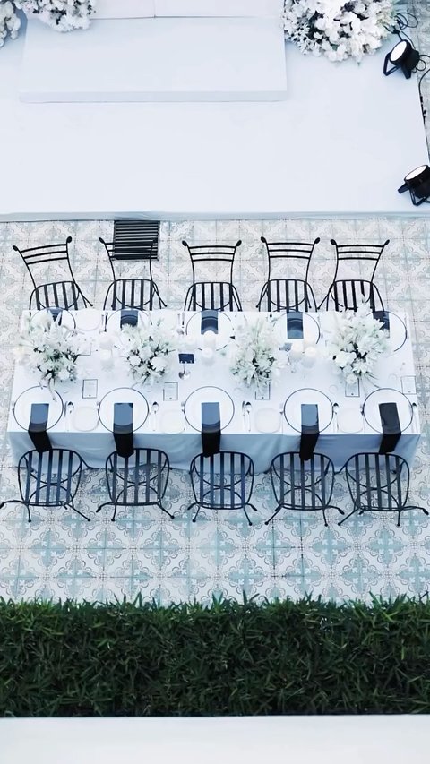 Clean lines. White blooms. Candlelight. Glass accents. A timeless proposal setting overlooking the beauty of @latitude0kampala 

By @catalinaweddingsug  X @ark_films_ug X @dean_photography_ug 

#catalinaweddingsug #fyp #trending #follow #wedding