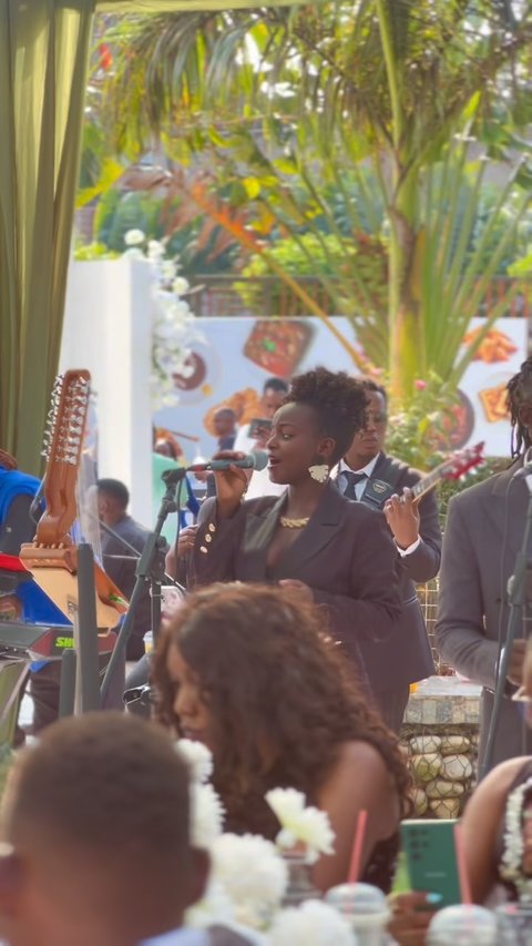 Easy like a Saturday Janzi band wedding… always a pleasure… now we head to @thevillakla for the SNL also streaming live on @nbstelevision