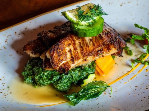There’s always room for a great steak.

Juicy, satisfying, and prepared with care. Join us for your next meal at Hickory.