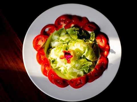 Healthy eating doesn’t have to compromise on taste.
A healthy salad is the perfect way to fuel your Monday.

Join us today for a wholesome dining experience.
📞 +256 700 805000
📍 Plot 4A Mabua Road, Kampala