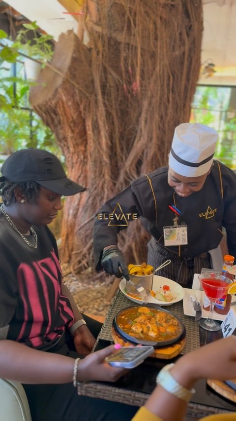 Craving an unforgettable hot plate experience? Now you can enjoy your favorite sizzling meal exactly how you like it!
✅ Sizzling Chicken
✅ Sizzling Beef
✅ Sizzling Goat Meat
Come through and elevate your taste buds at Elevate Lounge, Wampewo Avenue!
The aroma, the flavor, the presentation by our chefs, it’s all waiting for you. Don’t miss out!
📞 0746 444 888
ELEVATE LOUNGE | Wampewo Avenue  #elevateloungeug #restaurant #foodculture #foodgram #happyhour