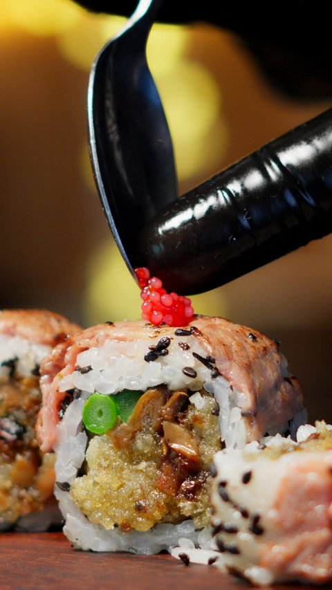 🍣Every great roll has a story...

And every great sushi chef has a few secrets. 😉

Today, we're letting you in on one of them.

#sushi#sushichef#Japanesecuisine#BehindTheRoll