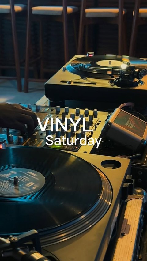 No playlists.
No algorithms.
Just timeless music and good company. 🎶🍻

Join us for Vinyl Saturdays at Fratelli tomorrow.
.
.
.
#FratelliUG #VinylSaturdays #RealRecordsRealVibes #KampalaEvents
#CapCut
