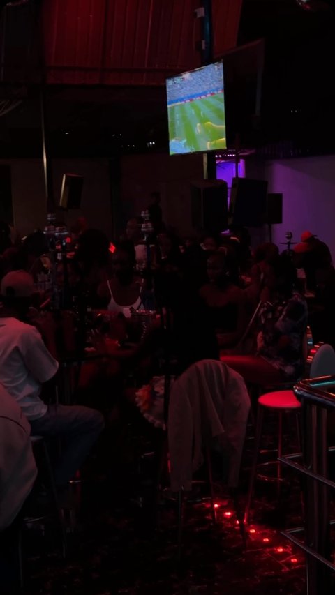 Hangout Lounge post