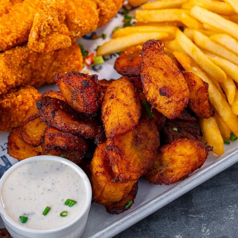 One platter,endless cravings🤤🍗

Golden fried chicken, spicy wings, crispy tenders, juicy plantains, fries, yam chips, and all the dips you need. Perfect for sharing... if you’re feeling generous.

#accraeats #chickenplatter #friedyam #ghanafood