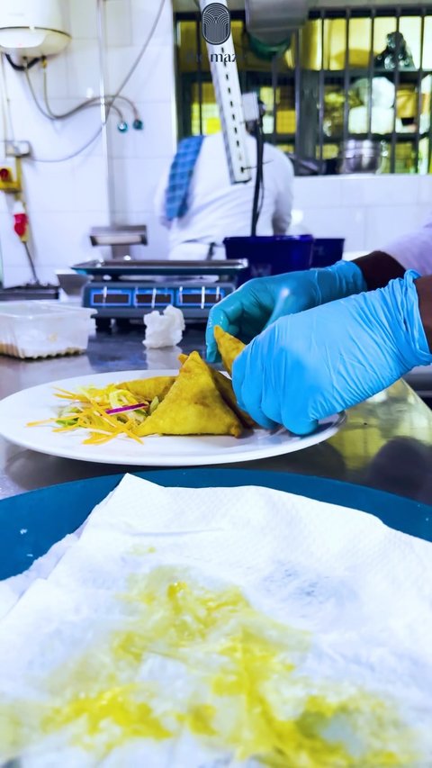 Where fresh ingredients, good vibes, and great meals come together every day.
See you at The Maze.
#TheMazeUg #BehindTheScenes #GoodFood #KampalaEats #FoodieUG