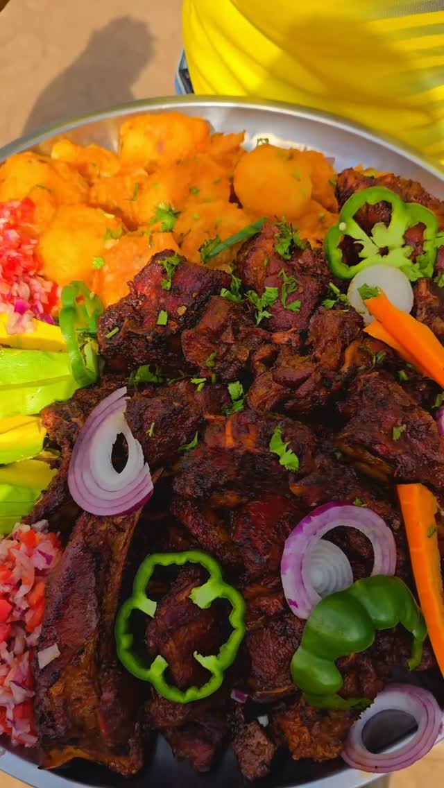 Dry Fired Goats meat platters..
Try it Now..
#lusaniya#swahilifood#kampala#exploreuganda
#tasty