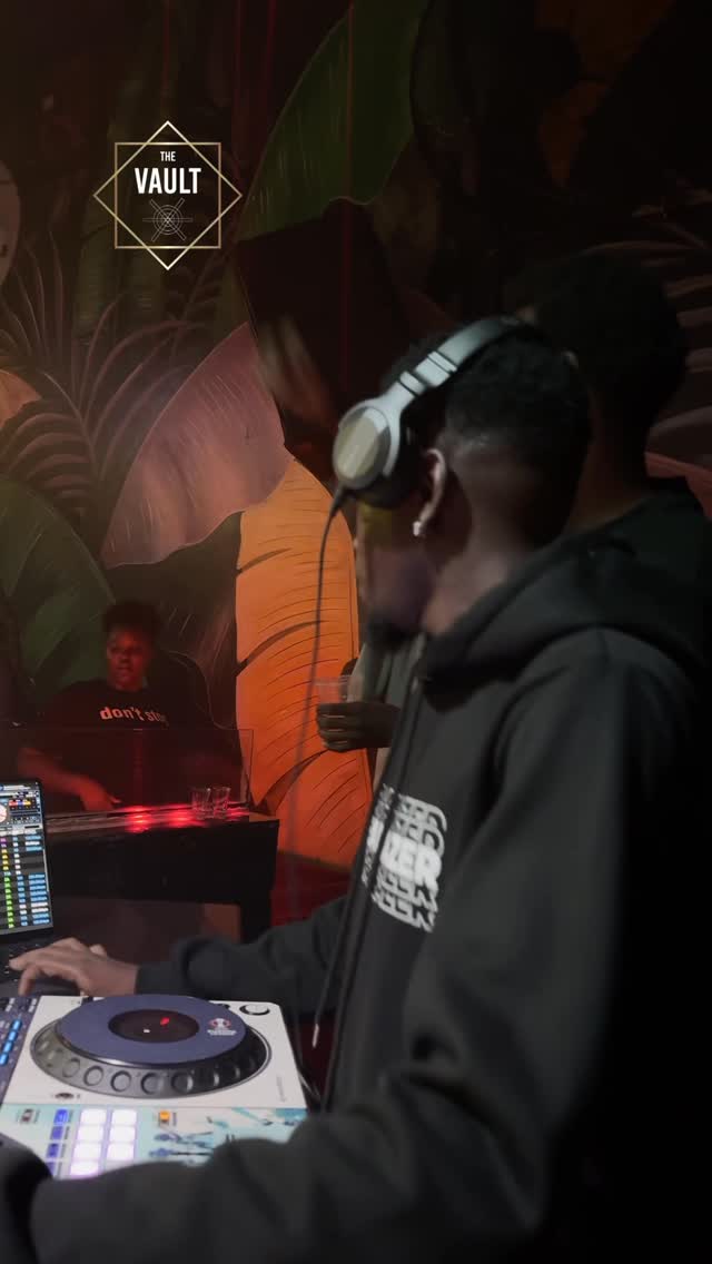 When  @dread_lazer_dj says “everybody move!

#VaultUG #ShakeDownSaturday #Baale28