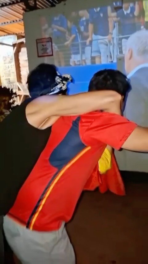 And the finals are HERE!!! 

🇪🇸 VS 🇦🇷 

This time the ❤️ of Encanto is divided: 
Who will be inviting to those chupitos!! 😂😂

Video credited @peteromega8 

#worldcup2026 #encantorestaurant #rooftop #spainandcuba #foodlover