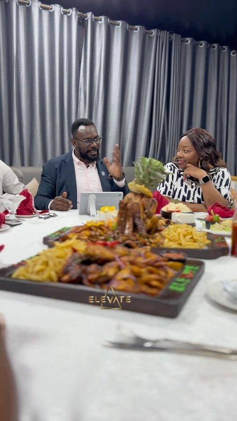 Whether it’s a high-stakes business meeting, a romantic private dinner, or a milestone celebration, our private rooms at Elevate Lounge offer the perfect elevated setting. Sophisticated, secluded, and fully customizable to your needs. RSVP 0746444888 📍 Wampewo Ave, Kololo #elevateloungeug #elevatelounge #restaurant #cullinarydelights #foodculture