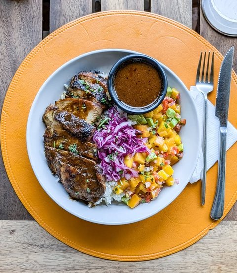 Jerk chicken with mango salsa.

📍 Plot 6, Kanjokya Street 
📍 City Centre, Opposite Uganda House 
☎️ 0709 744 804 / 0780 542 055