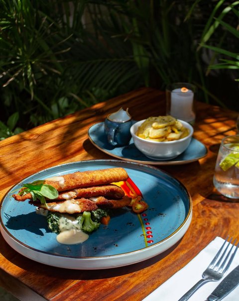 Hungry? We’ve got the solution right here. 😋🍴